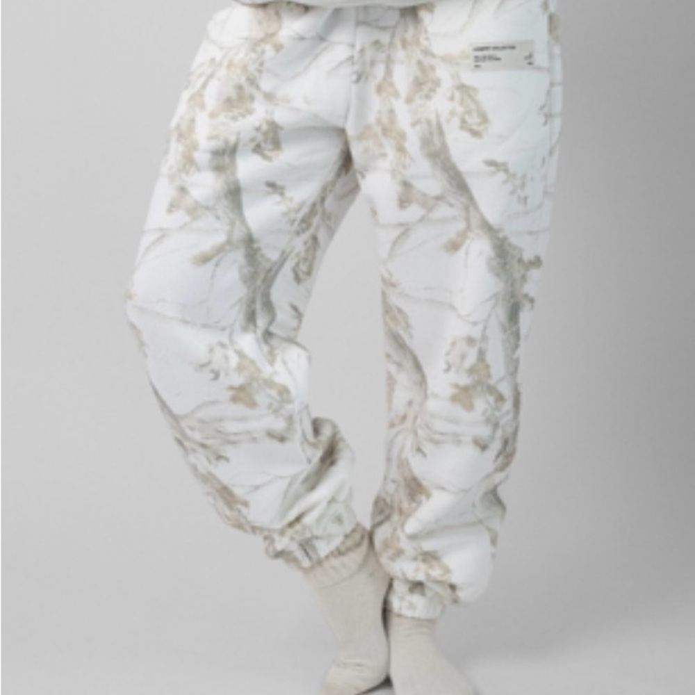 Comfort White Tan Camo Oversized Long Sleeve Crew and Sweatpants - Picture 2 of 4